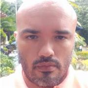 Docente de Historia enseña sobre diversos temas